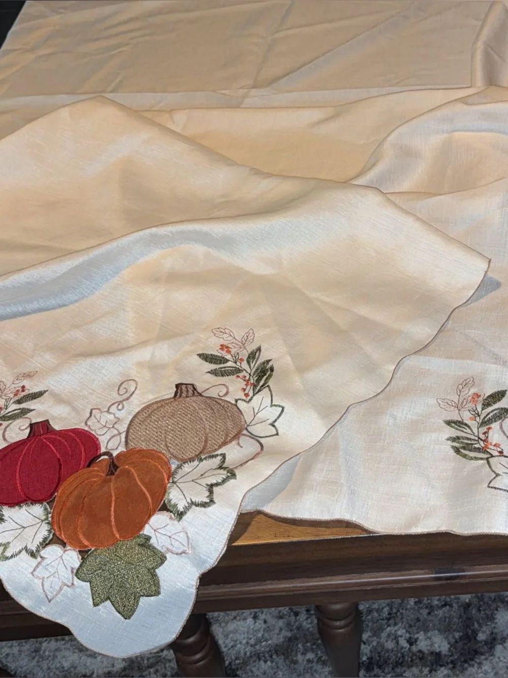 Table runner and table cloth